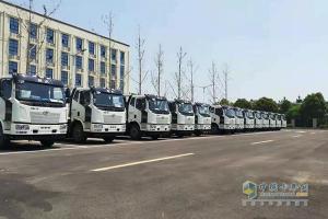 助力垃圾分類 一汽解放50輛環(huán)衛(wèi)車批量交車