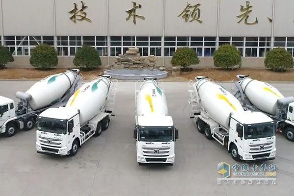 百臺徐工V7系列輕量化攪拌車順利交付深圳恒利隆集團(tuán)