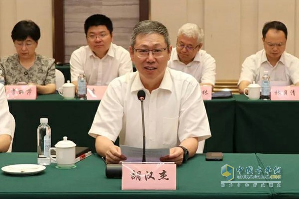 中國一汽總經理助理、一汽解放董事長、黨委書記胡漢杰致辭