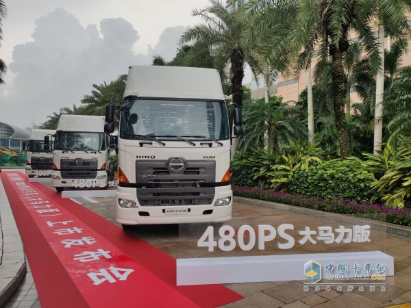 搭載原裝進口日野480馬力發(fā)動機的大馬力版牽引車