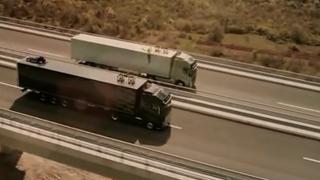 行駛卡車上的走鋼絲表演---沃爾沃新型FH系列卡車的精確度和操控性