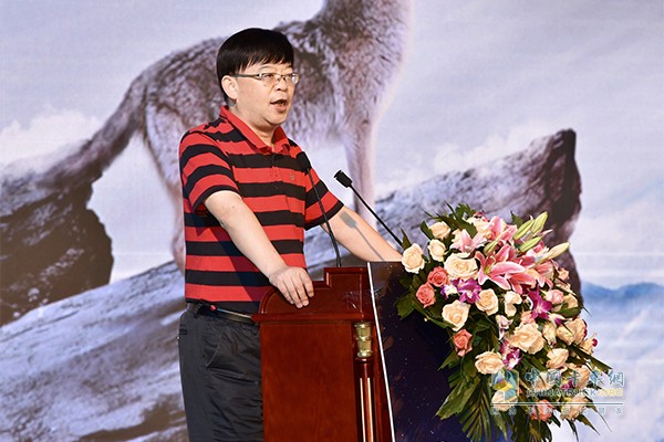 上汽紅巖常務(wù)副總經(jīng)理、營銷公司總經(jīng)理施軼才致辭