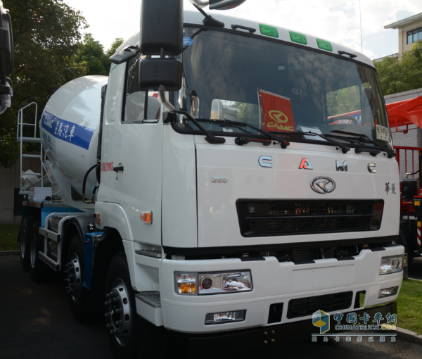 華菱星馬國(guó)五攪拌車(chē)