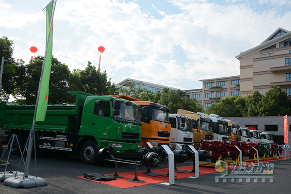華菱星馬攜多款國六整車、發(fā)動機(jī)、變速箱與車橋產(chǎn)品盛裝亮相年中商務(wù)大會