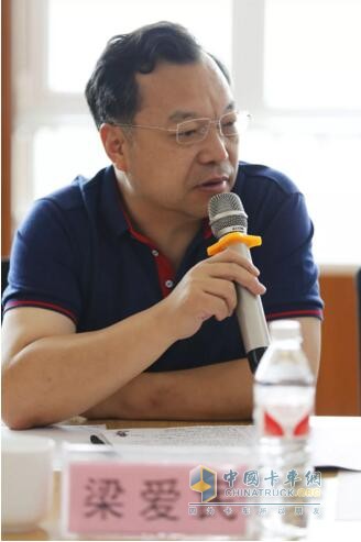 中國石化北京化工研究院副院長、中國合成橡膠工業(yè)協(xié)會會長梁愛民