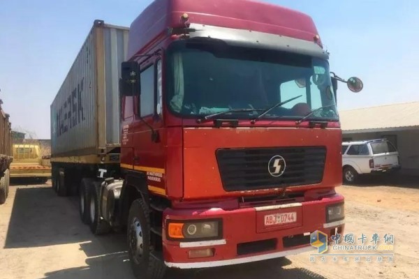 搭載康明斯ISM發(fā)動(dòng)機(jī)的陜汽康明斯F2000牽引車(chē)