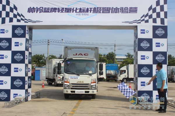 帥鈴低油耗主要?dú)w功于安徽康明斯152馬力發(fā)動(dòng)機(jī)