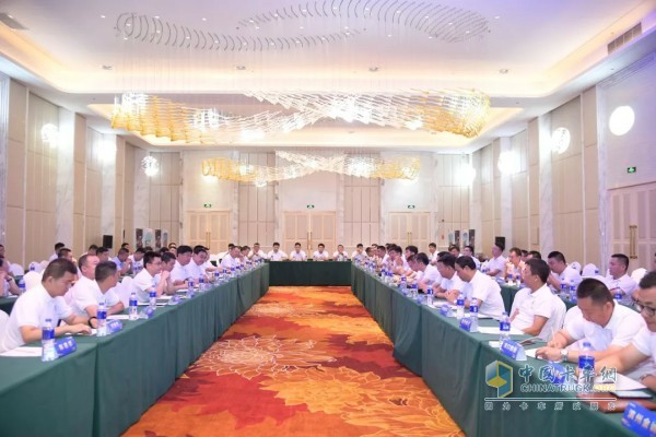 陜汽代表參加會議