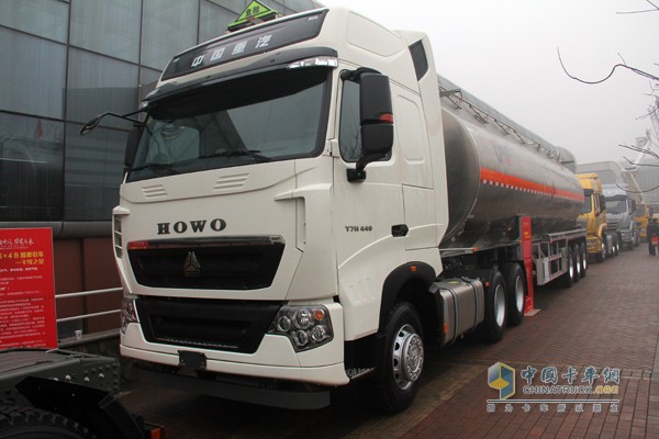 中國(guó)重汽HOWO-T7H?；窢恳?chē)