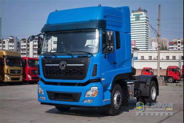 東風(fēng)商用車(chē)4x2標(biāo)載市場(chǎng)港口運(yùn)輸車(chē)