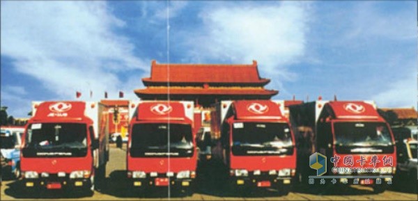 中國體育代表團(tuán)唯一專用卡車東風(fēng)小霸王