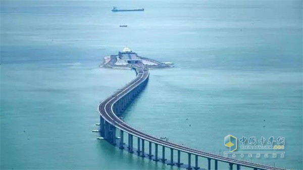 上汽紅巖 紅巖杰獅 混凝土攪拌車超長(zhǎng)轉(zhuǎn)體雙翼斜拉橋