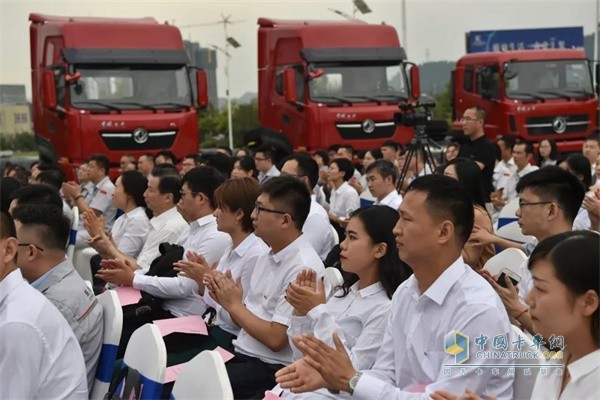 東風(fēng)商用車品牌內(nèi)化啟動(dòng)儀式現(xiàn)場
