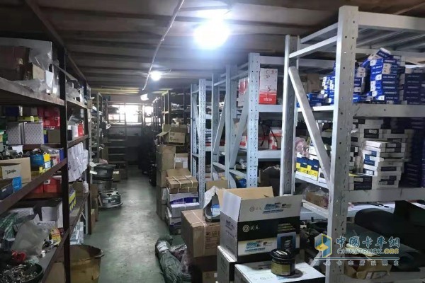 義烏億成汽車銷售公司的產(chǎn)品配件庫(kù)
