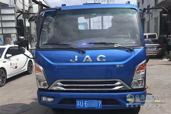 康鈴J6品質(zhì)過(guò)硬，運(yùn)輸安全、可靠，時(shí)效有保證