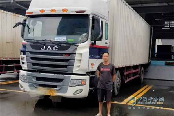 廈門旺大物流司機(jī)點贊江淮格爾發(fā)
