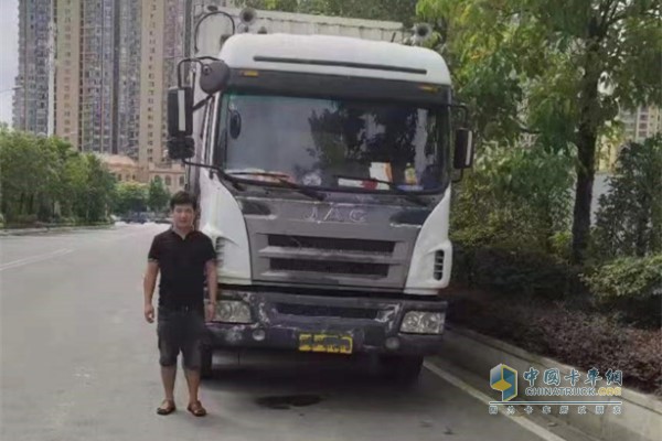 廈門旺大物流司機(jī)與超過百萬公里的江淮格爾發(fā)