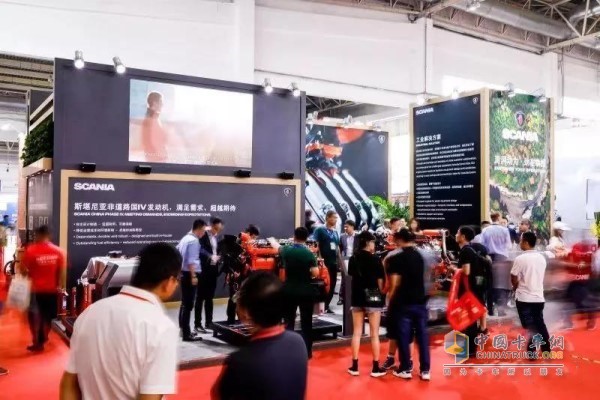 斯堪尼亞工業(yè)動力解決方案吸引參觀者駐足、圍觀