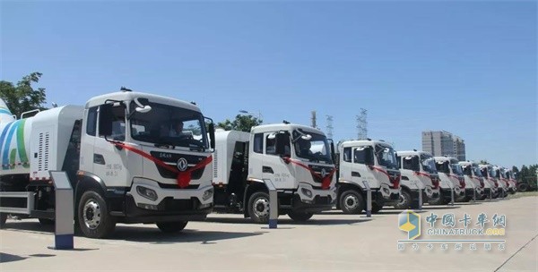 排列整齊的東風(fēng)商用車