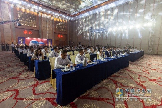 一汽解放新J6牽引車2.0全系投放儀式現(xiàn)場