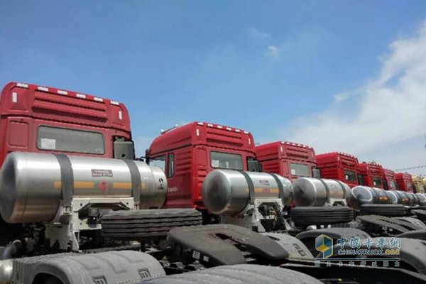 新M3000LNG國六牽引車