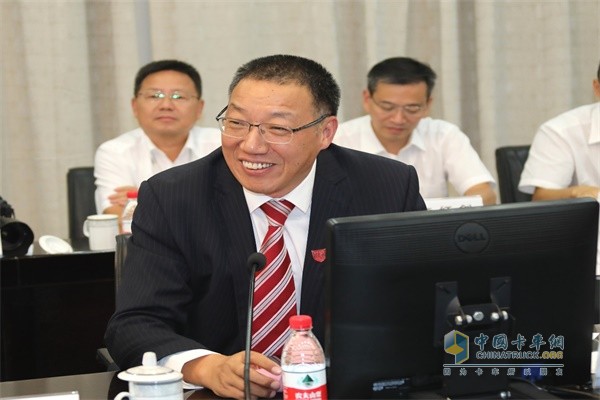一汽解放公司總經(jīng)理助理，發(fā)動機事業(yè)部黨委書記、總經(jīng)理錢恒榮