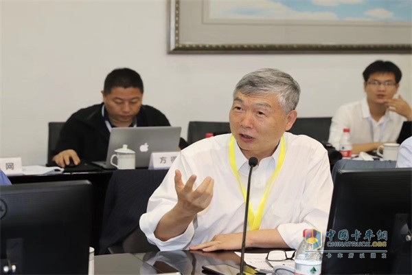 中國工程院院士，原華中科技大學(xué)校長，中國機械工程學(xué)會理事長李培根