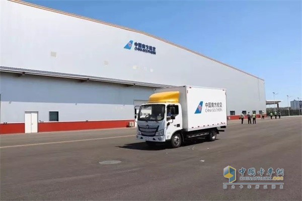 歐馬可智藍(lán)新能源物流車助力綠色高效運(yùn)營