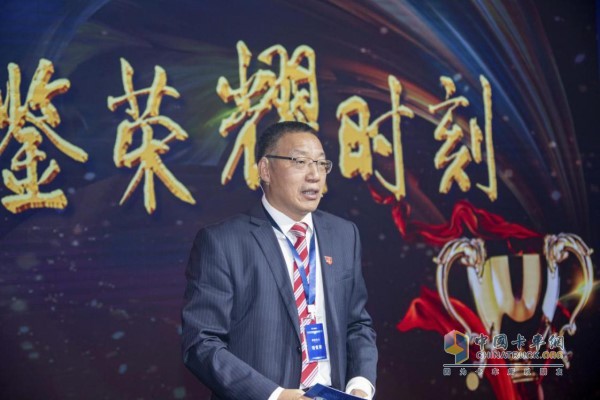 一汽解放公司總經(jīng)理助理，發(fā)動(dòng)機(jī)事業(yè)部黨委書記、總經(jīng)理錢恒榮