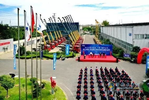 徐工&福田一體化整車(chē)產(chǎn)品中東地區(qū)批量發(fā)車(chē)儀式現(xiàn)場(chǎng)