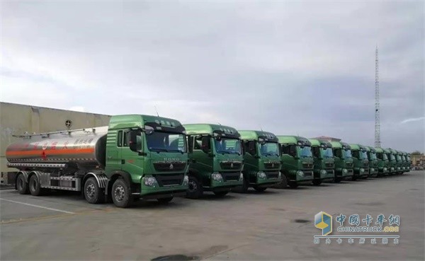 中國重汽 HOWO-T5G 8X4?；愤\輸車