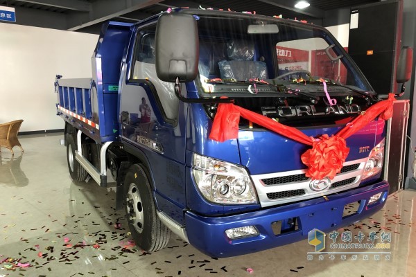 福田時代金剛藍(lán)牌自卸車