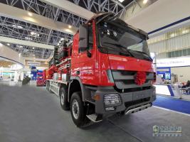 奔馳卡車：不負(fù)開采之托 國內(nèi)首款五軸壓裂車交付克拉瑪依油田