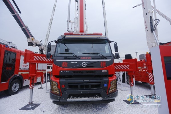 沃爾沃底盤(pán)48米大跨度舉高噴射消防車