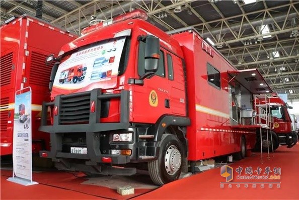 森源重工展示了消防救援多功能餐車(chē)、消防救援多功能淋浴車(chē)等產(chǎn)品