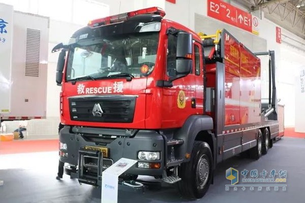 江蘇振翔展示了與中國(guó)重汽合作的多功能保障車(chē)
