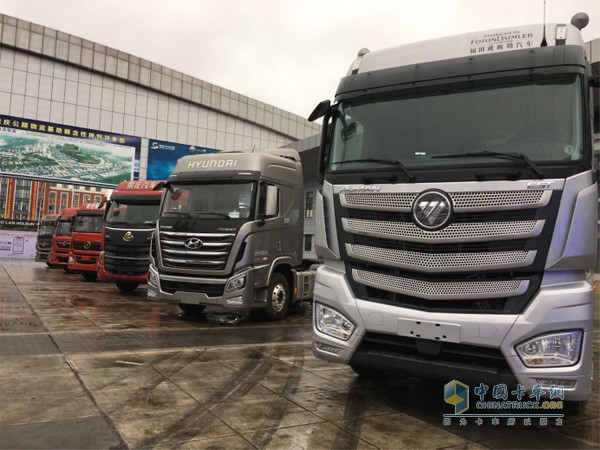 歐曼EST、乘龍H7、四川現(xiàn)代創(chuàng)虎等展車