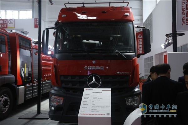 永強(qiáng)奧林寶采用奔馳Arocs底盤(pán)洗消消防車(chē)