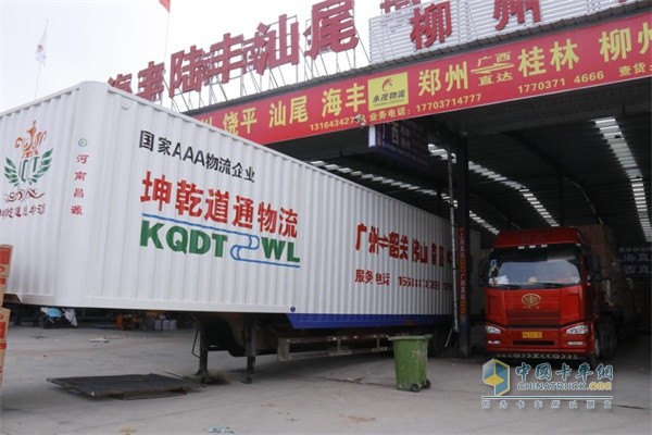 一汽解放坤乾道通物流采用甩掛運輸模式