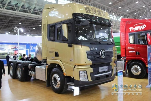 德龍X3000 6×4國六LNG HPDI牽引車