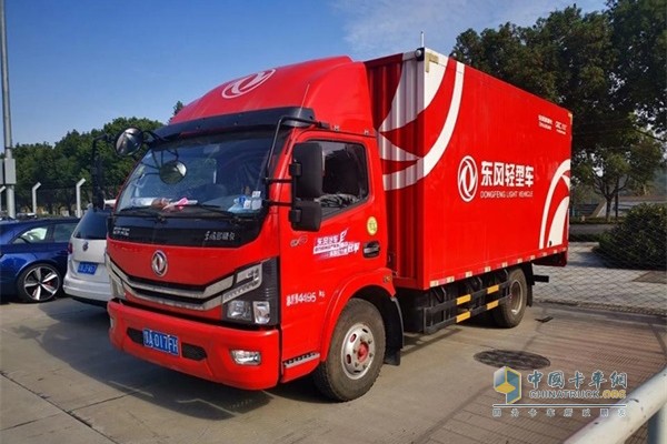 作為CEC官方唯一指定后勤卡車品牌及T.K.R車隊(duì)指定保障用車，東風(fēng)輕型車全力保障參賽車輛及物資的運(yùn)輸