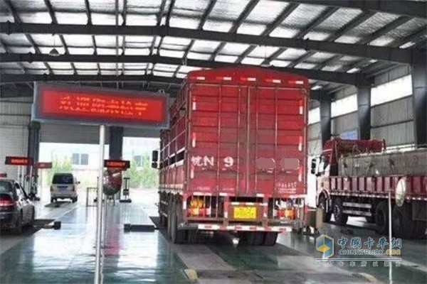 貨運(yùn)車輛網(wǎng)上年審，年審無(wú)需再來(lái)回奔波