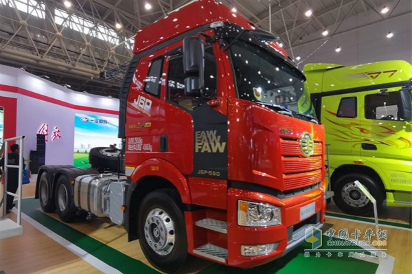 一汽解放 新J6P 6×4 550馬力 國(guó)六 領(lǐng)航版2.0新四季款牽引車