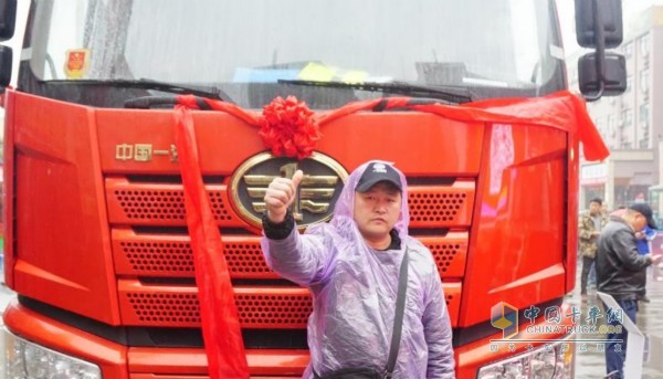 上半年巡演現(xiàn)場(chǎng)卡友為解放汽車點(diǎn)贊