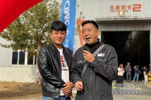 聯(lián)合卡車發(fā)布會(huì)開(kāi)始前，楠哥的快手直播已經(jīng)開(kāi)啟