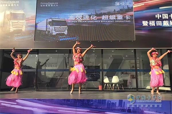歐曼現(xiàn)場(chǎng)才藝表演