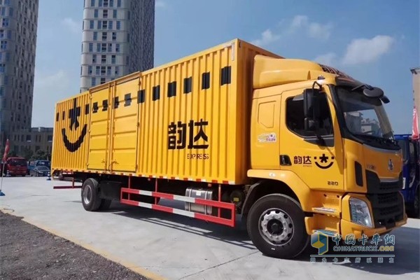 乘龍韻達黃
