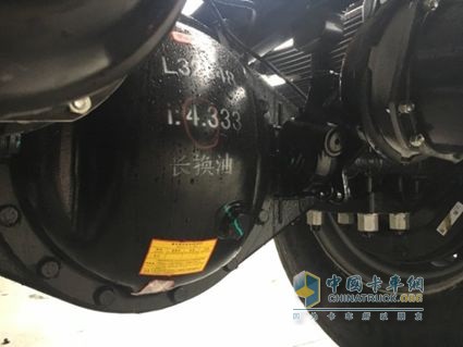格爾發(fā)4×2中體載貨車機(jī)箱橋升級為長換油狀態(tài)