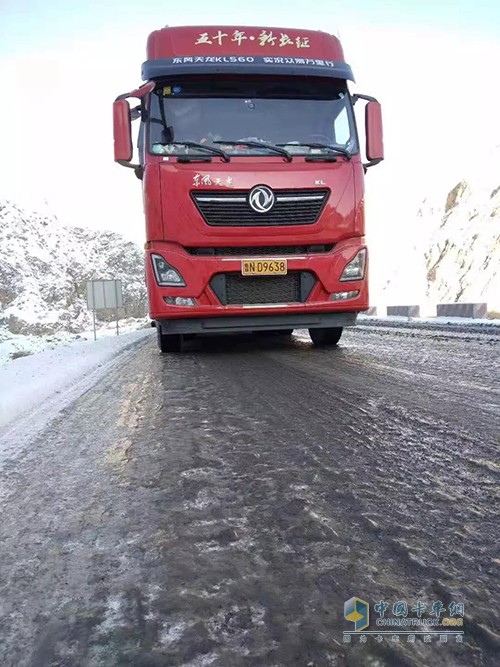 突降暴雪，路遇大堵車