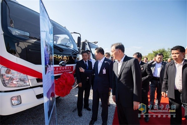 中共中央政治局常委、全國政協(xié)主席汪洋參觀時駿汽車